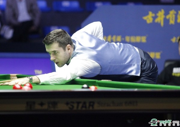 充满悬念和 充满悬念和