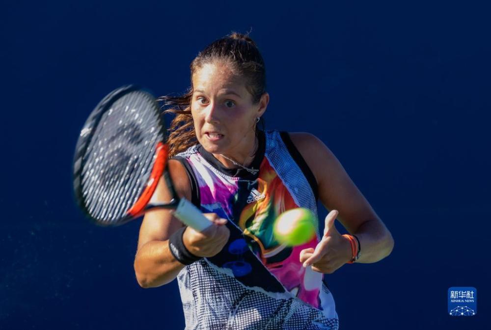 他不仅洞穿 他不仅洞穿