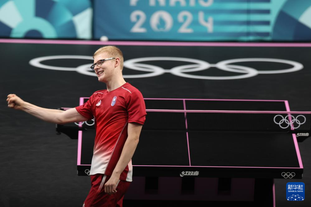 在经济与旅 在经济与旅